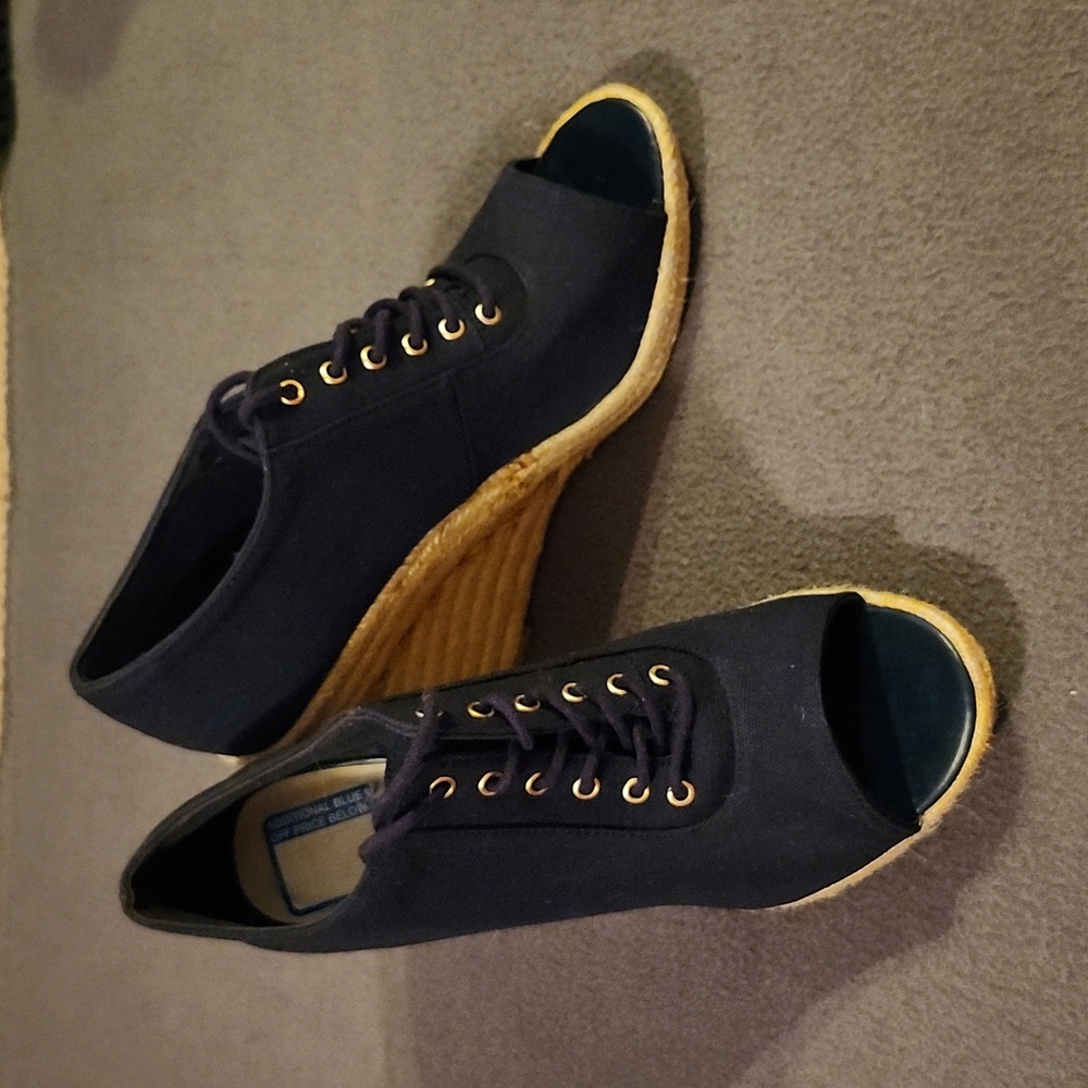 💙MRKT PEEP TOE WEDGES